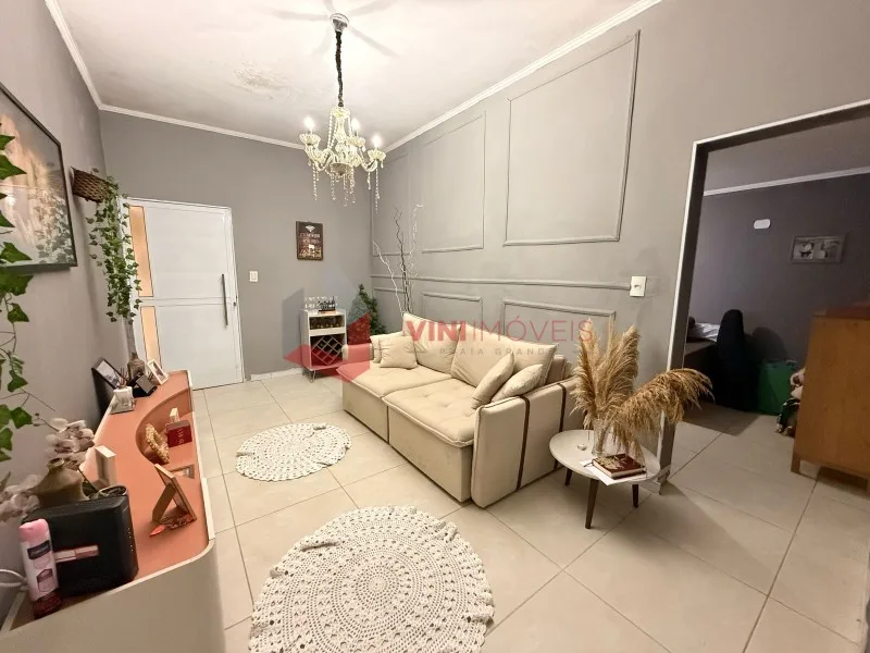 Casa 2 dormitórios no Canto do Forte - Praia Grande