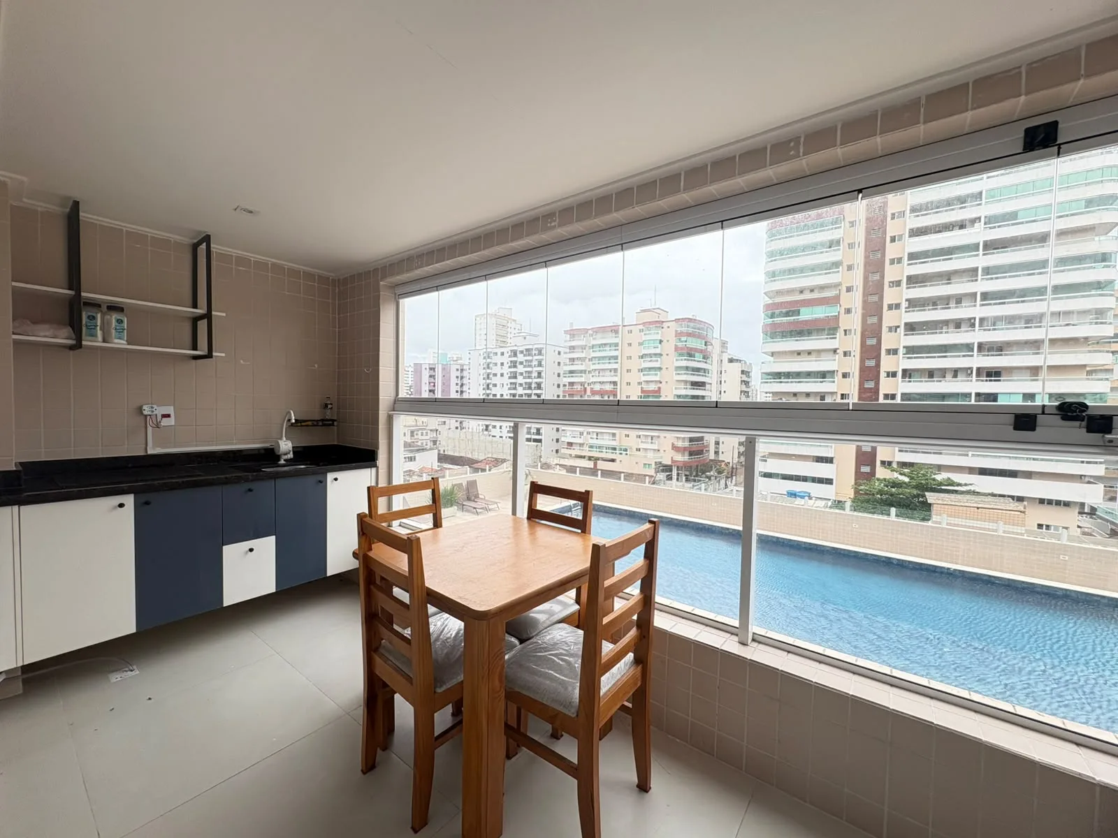 Apartamento 2 dorm. (1 suíte), 2 vagas e sacada gourmet no Jd. Guilhermina — foto 2