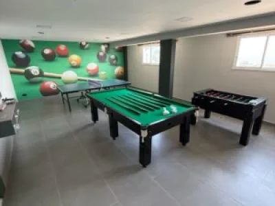 🔑 Locação definitiva | 2 Dorm c/ Suíte | Sacada envidraçada e planejados | Canto do Forte