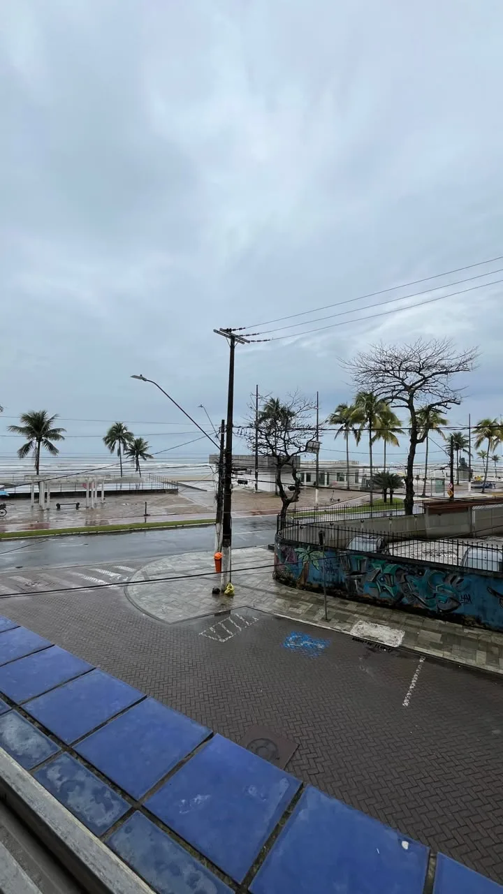 OPORTUNIDADE FRENTE MAR NA OCIAN!! POR APENAS R$299 MIL, PERMITIDO AIRBNB