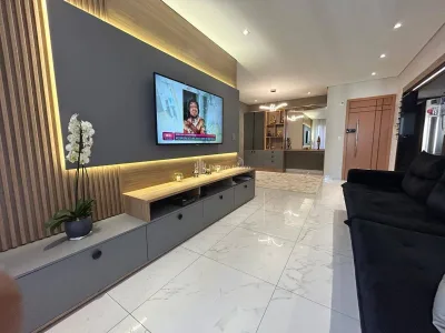 LUXO NO CANTO DO FORTE | 3 dorm, 2 suítes, sacada gourmet, planejados, 2 vagas