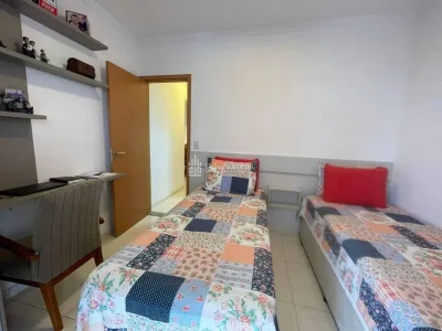 Apto Guilhermina 2 dorm, 1 suíte, Lazer completo, 2 Vagas Demarcadas.
