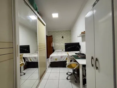 Quadra da Praia- 1 dorm - 1 banheiro -2 sacadas - Mobiliado - Lazer R$340 Mil.