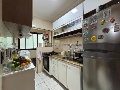 Quadra da Praia- 1 dorm - 1 banheiro -2 sacadas - Mobiliado - Lazer R$340 Mil.