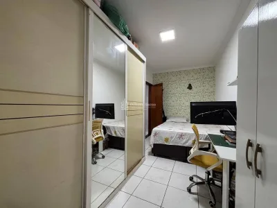 Quadra da Praia- 1 dorm - 1 banheiro -2 sacadas - Mobiliado - Lazer R$340 Mil.