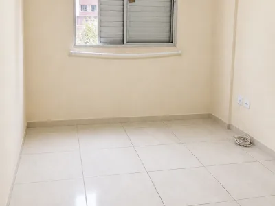 Na Guilhermina, amplo e reformado a poucos metros do mar.