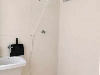 Na Guilhermina, amplo e reformado a poucos metros do mar.