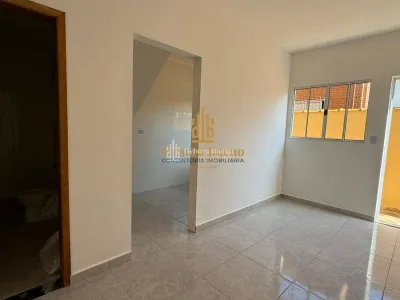 Casa de Condominio com Quintal 2 Dormitorios 1 Vaga de Garagem por R$ 250 Mil