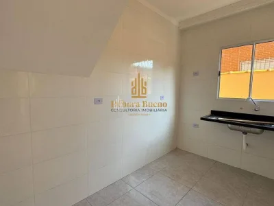 Casa de Condominio com Quintal 2 Dormitorios 1 Vaga de Garagem por R$ 250 Mil