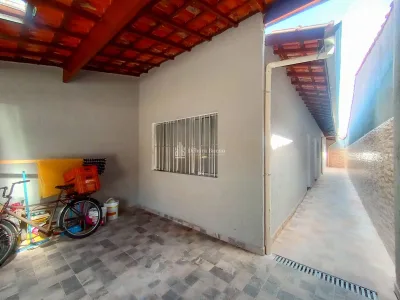 CASA 2 SUITES PROX. A PRAIA REFORMADA APENAS R$ 300 MIL DE ENTRADA !!!