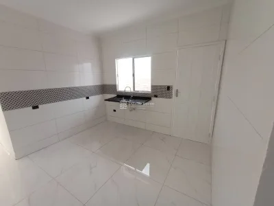 CASA 2 SUITES PROX. A PRAIA REFORMADA APENAS R$ 300 MIL DE ENTRADA !!!