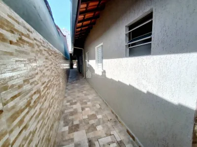 CASA 2 SUITES PROX. A PRAIA REFORMADA APENAS R$ 300 MIL DE ENTRADA !!!