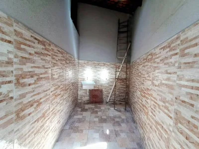 CASA 2 SUITES PROX. A PRAIA REFORMADA APENAS R$ 300 MIL DE ENTRADA !!!
