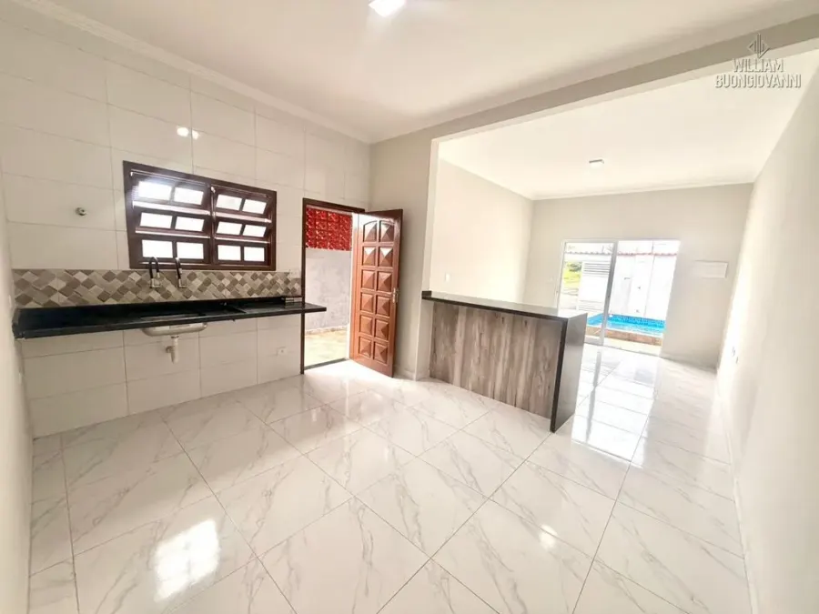 Casa 3 quartos em Mongaguá — foto 1