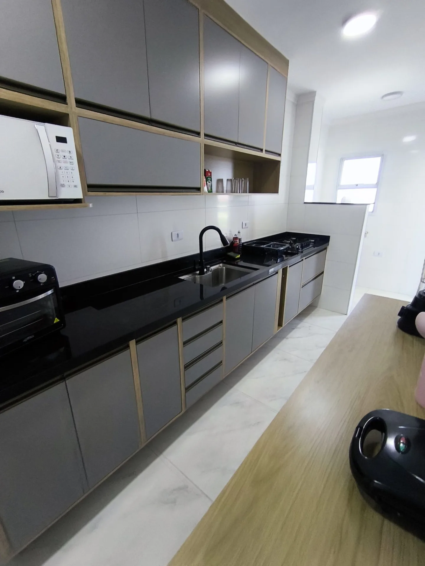 Apartamento 2 dormitórios com suíte — Vila Mirim — Costa Real — foto 2