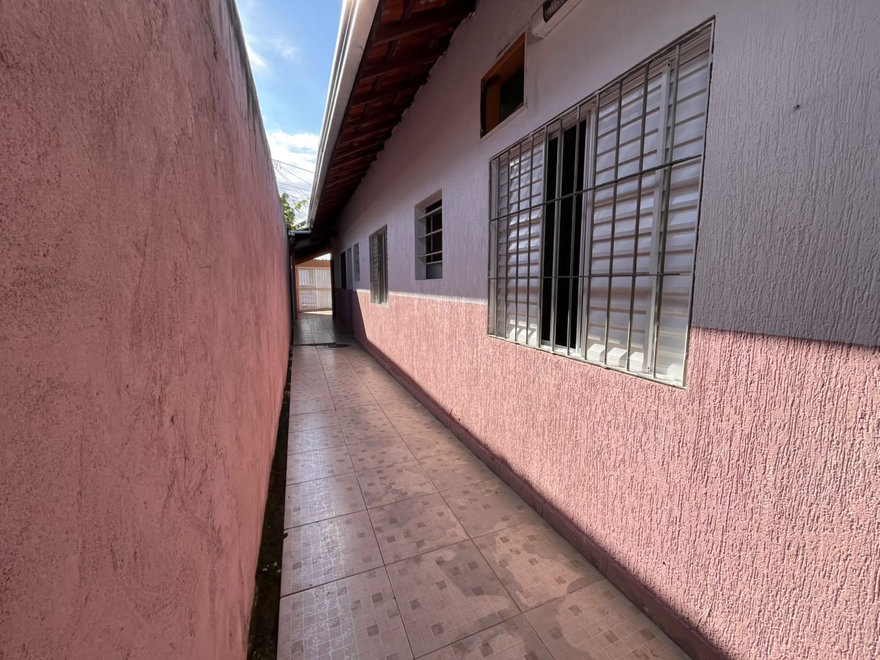 Casa — Av. Hugo de Carvalho Ramos, 343
